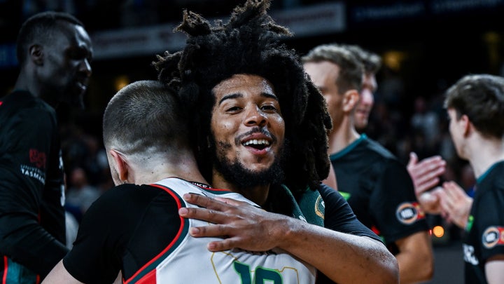 Tassie clamp down on Sixers in Adelaide