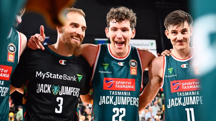 Magnay dominates as JackJumpers beat United