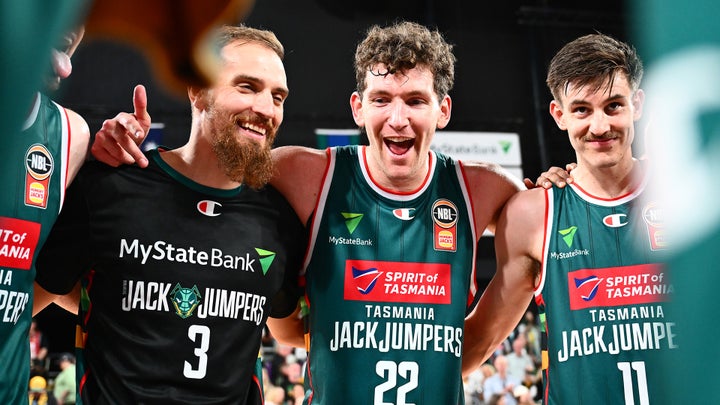 Magnay dominates as JackJumpers beat United