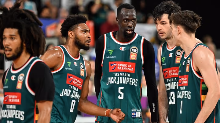 JackJumpers hold on for home victory