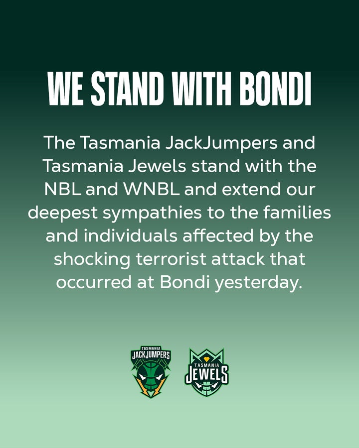 Tasmania JackJumpers & Tasmania Jewels stand with Bondi. 
