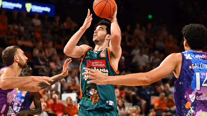 JackJumpers control possession for Cairns win