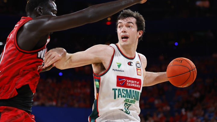 Deng, Bannan lead JackJumpers fight in Perth