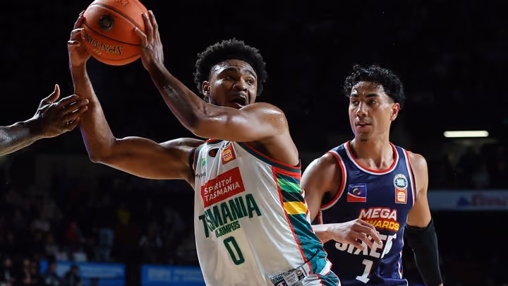 JackJumpers go down fighting in Adelaide