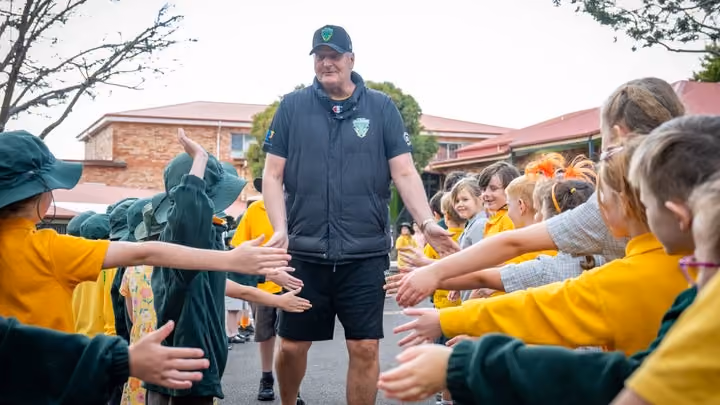 How Scott Roth's 'amazing' one-man tour is inspiring Tassie's next generation