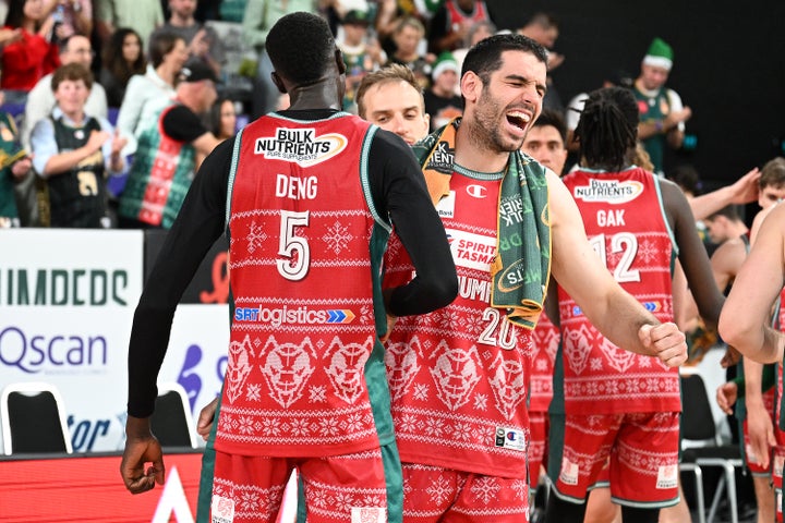 Tasmania JackJumpers Secure Christmas Day Victory Over Breakers for Seventh Straight