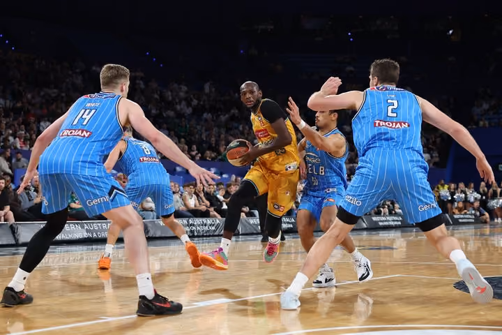 JackJumpers defeated in season opener after tough road trip