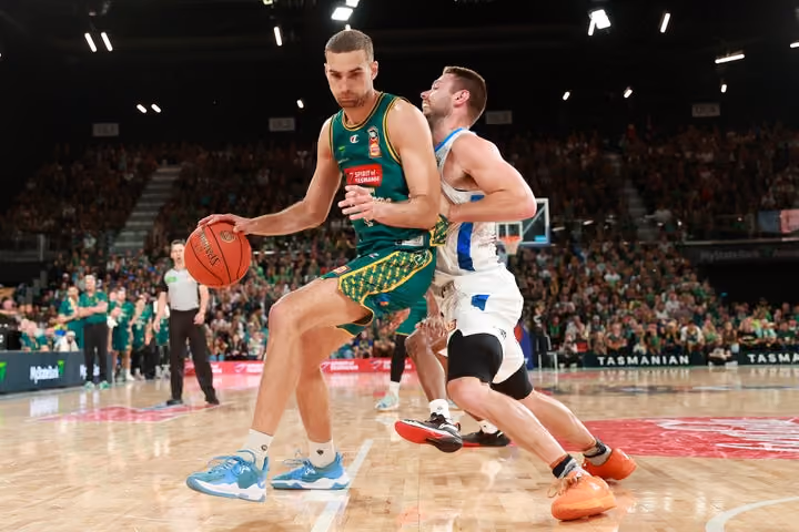 Melbourne break Tasmanian hearts and send series to Game 5