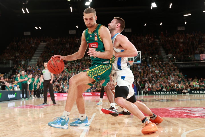 Melbourne break Tasmanian hearts and send series to Game 5