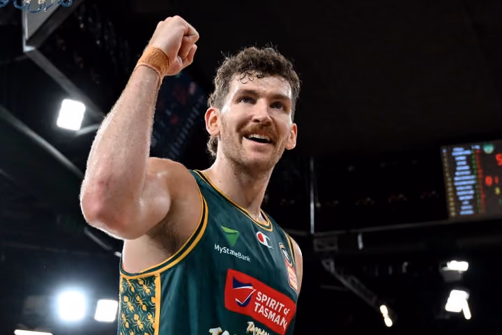 "It feels like home": Magnay rapt to sign