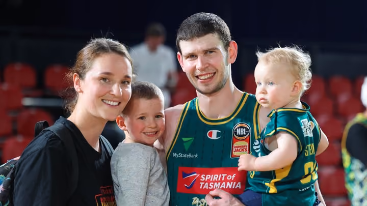 Captain Clint Steindl to mark game 300 in Adelaide