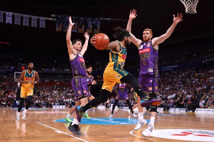 Crawford runs hot as JackJumpers end Kings streak