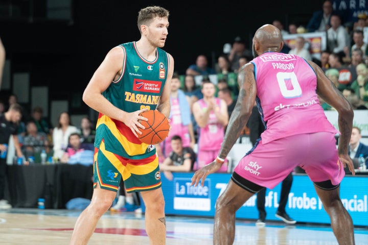 McVeigh and Magnay to play off-season in Europe