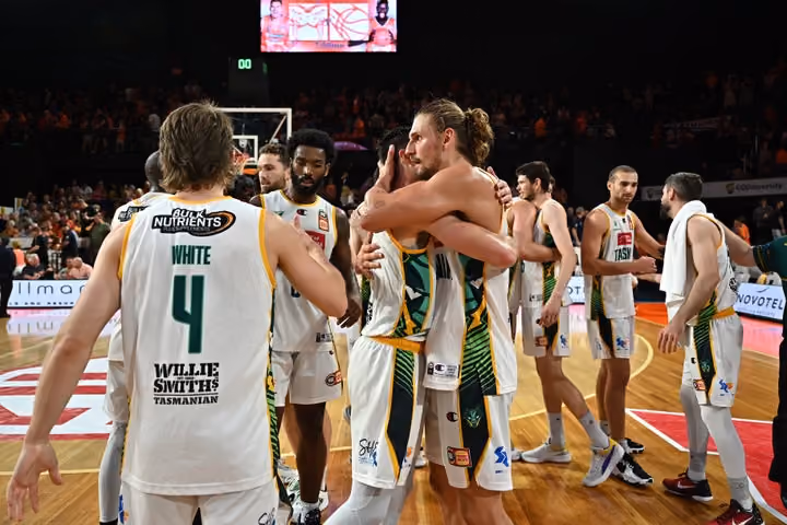 Terrific JackJumpers bounce back in Cairns