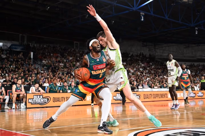 JackJumpers go down to Phoenix in Launceston