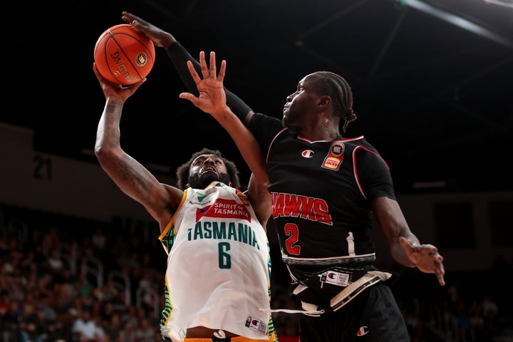 JackJumpers hold out Hawks for crucial win