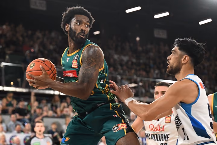 JackJumpers fall to United at home