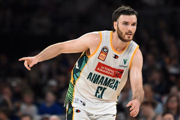 Mac to the future! DP Macdonald inks new deal