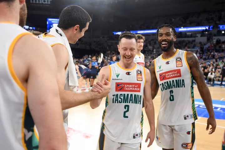 JackJumpers stay tough to overrun United
