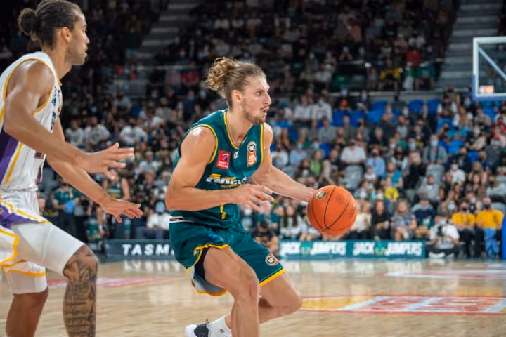 Four JackJumpers to continue to Defend the Island in NBL1
