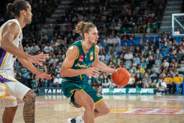 Four JackJumpers to continue to Defend the Island in NBL1