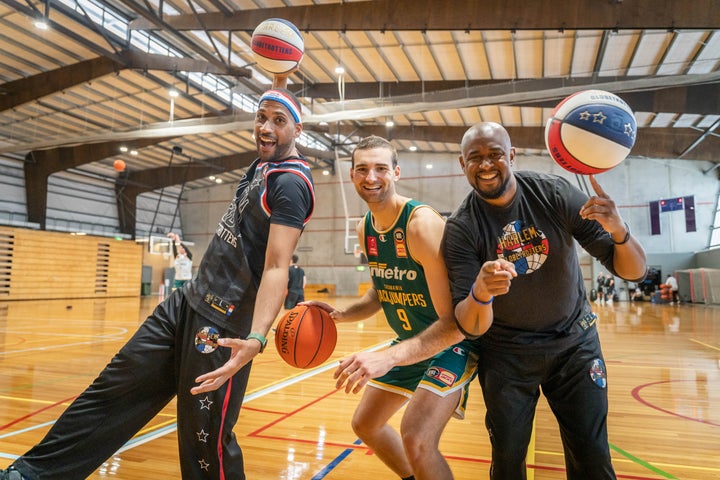 Harlem Globetrotters crash JackJumpers practice