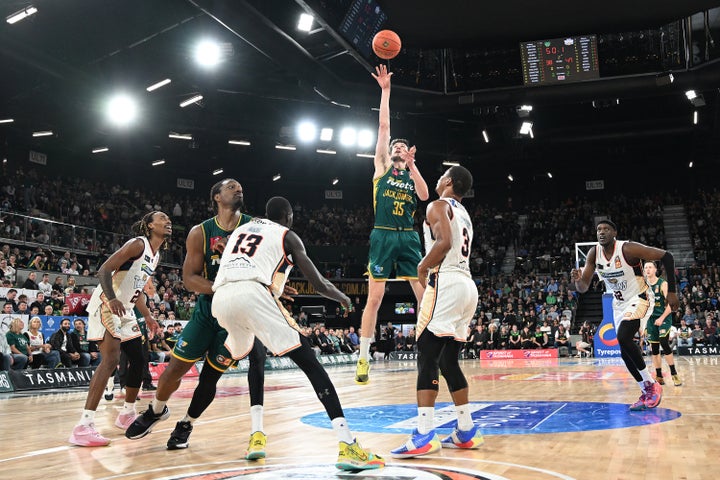 JackJumpers show trademark grit to beat Taipans