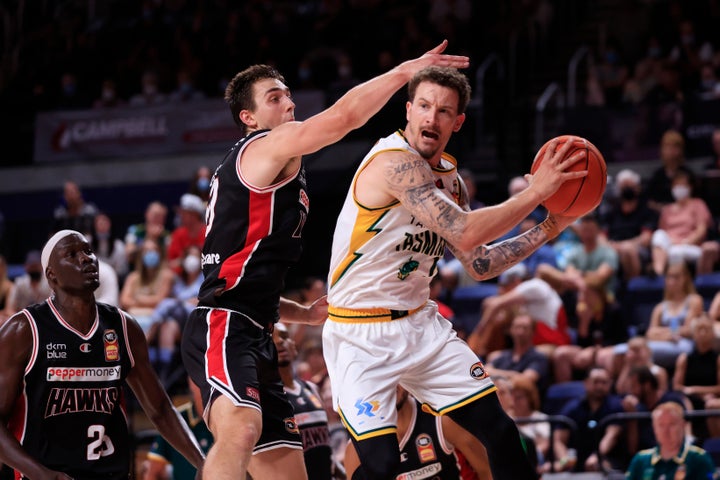 JackJumpers shoot the lights out to beat Hawks