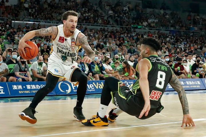 JackJumpers fight hard in Melbourne but winning streak ends