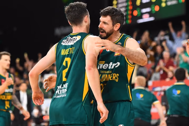 JackJumpers make history with third straight win