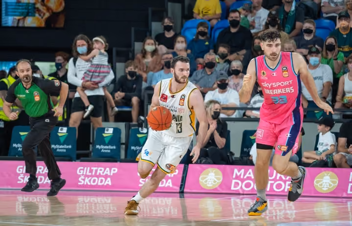 Bench makes mark in JackJumpers big win