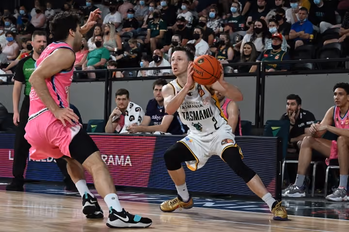 JackJumpers make history in rout of Breakers