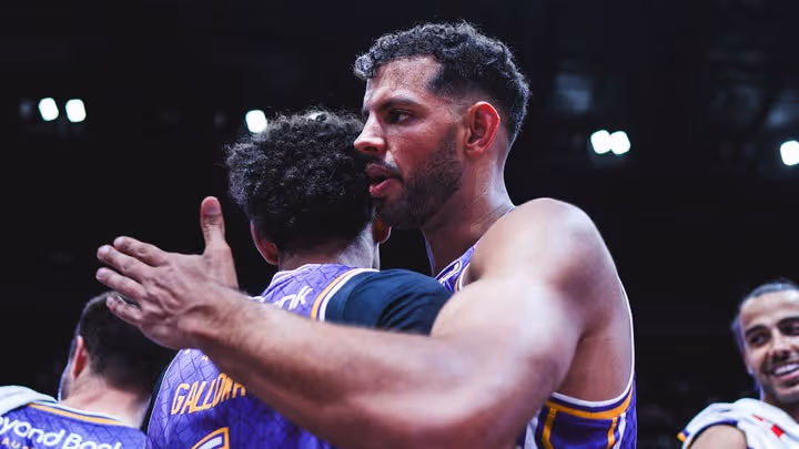 Kings send message in Game One, but stay locked in