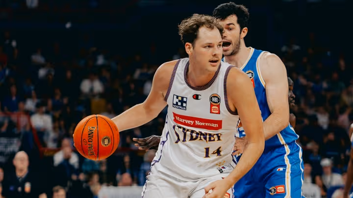 Spurgin to swim with Sharks during NBL1 East season