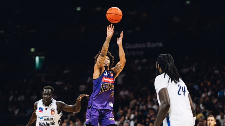 Adams' 43 points not enough as Kings fall to Sixers
