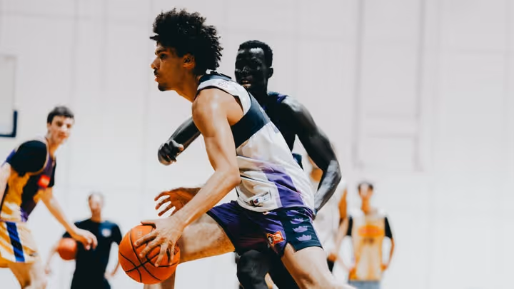 Amir pens NBL1 East deal with Crusaders