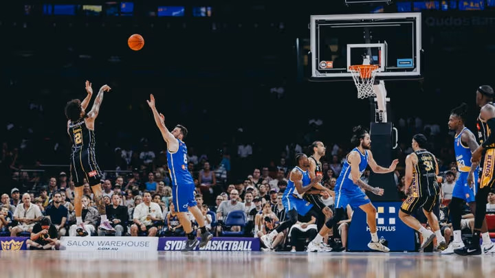 Fourth-quarter fightback secures Kings win over Bullets
