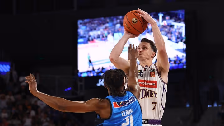 Kings' second-half fightback falls short against United