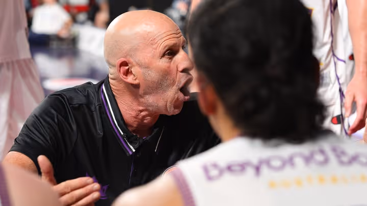 Goorjian tells Kings to 'put helmets on' for United battle