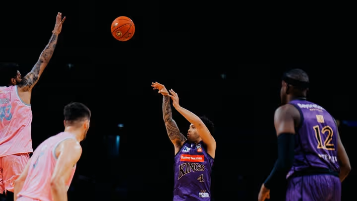 Le'afa's heroics not enough as Kings fall to Breakers