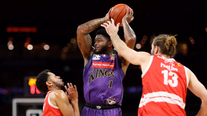 Hawks edge Kings in Freeway Series showdown