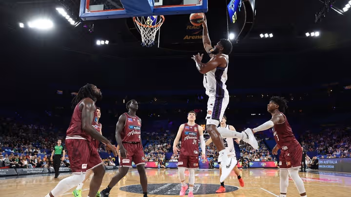 Kings outlast 36ers in HoopsFest thriller