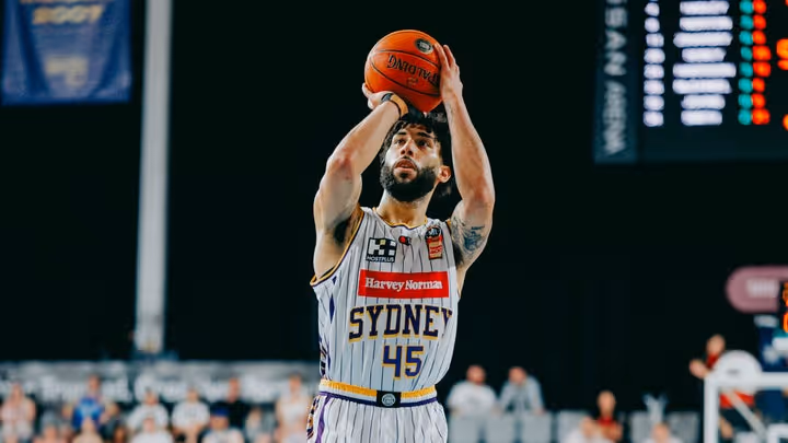 Valentine puts pen to paper on deal with Olimpia Milano