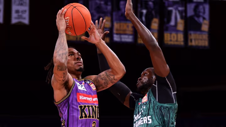 Adams signs with Liaoning Flying Leopards