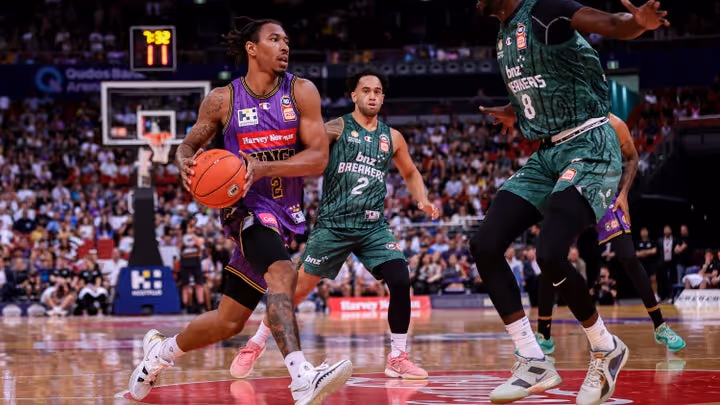 Breakers end Kings' title defence