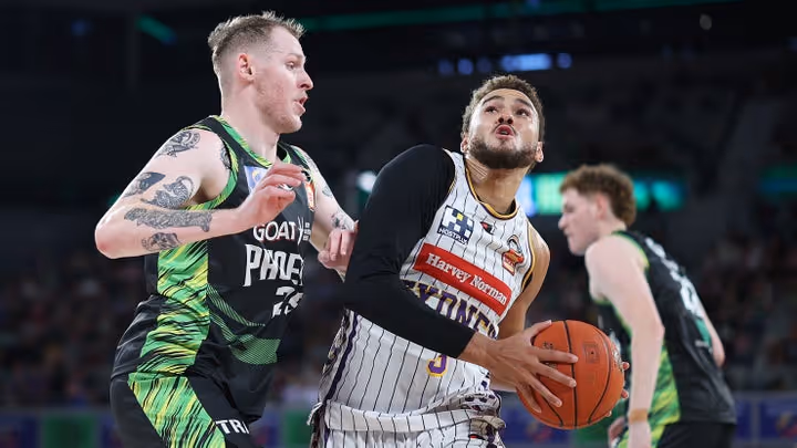 Kings thump Phoenix to lock in Play-In spot
