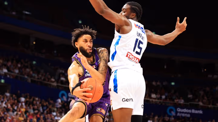 Second half fade sees Kings fall to United