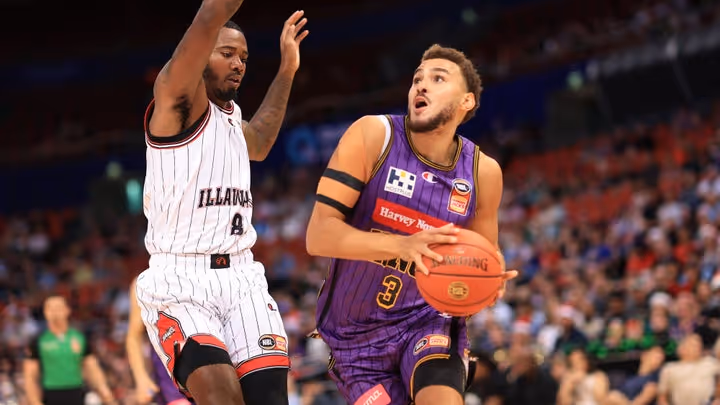 Hawks spoil Kings' Christmas night celebrations