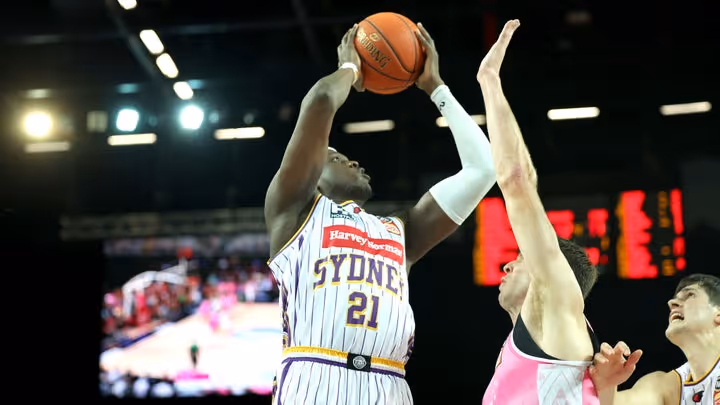 Kings lose high-scoring affair to Breakers