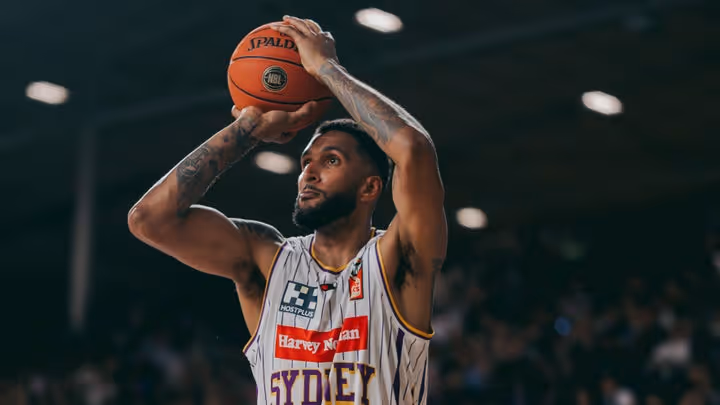 Three-point barrage helps Kings defeat Bullets